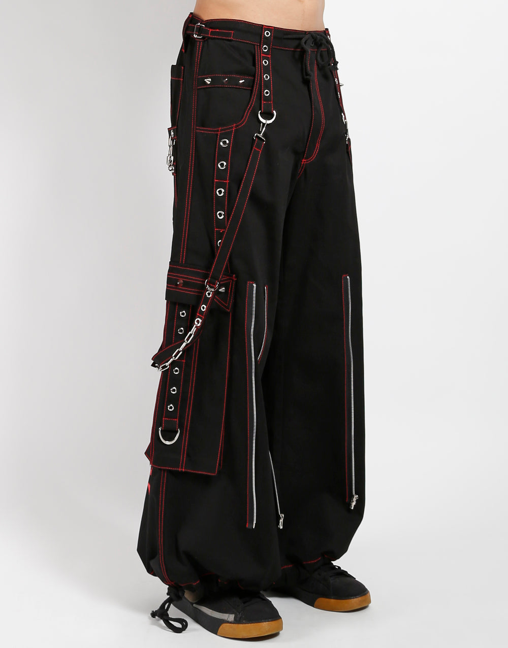 BACK UP SKULL Hose – Gothic Hose Schwarz mit Totenköpfen & roten Nähten